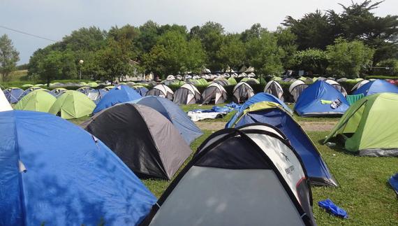 Gran camping de Zarautz durante los meses de verano. 