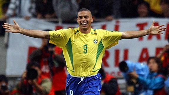 Ronaldo, en un partido con la selección brasileña.