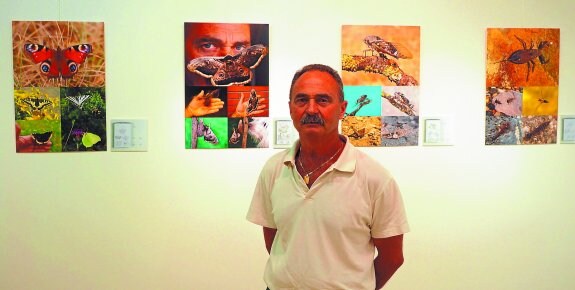 Inauguración. El donostiarra Antonio Valencia ayer en la casa de cultura Zelai Arizti donde inauguró la exposición 'Bichos'. 
