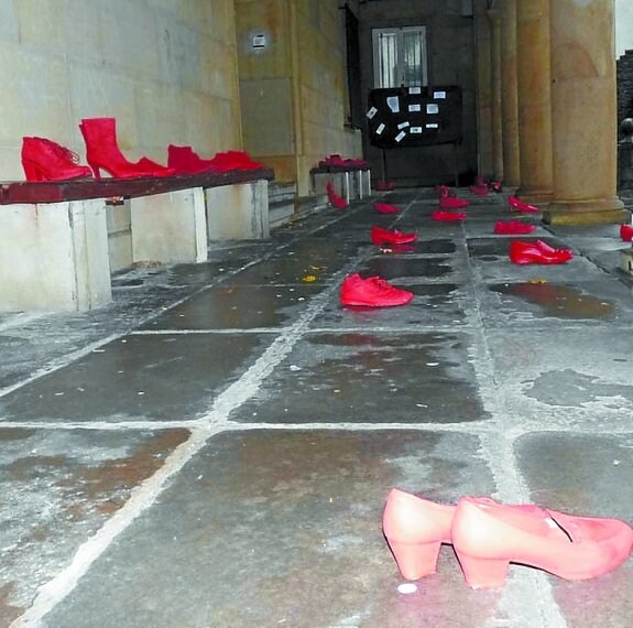 La performance de los Zapatos Rojos desarrollada en 2015. 