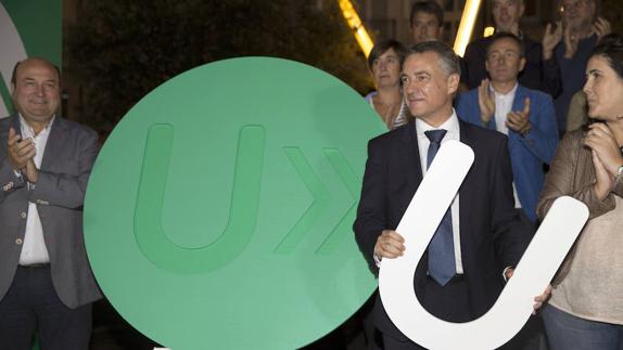 Urkullu, en el mitin de inicio de campaña. 