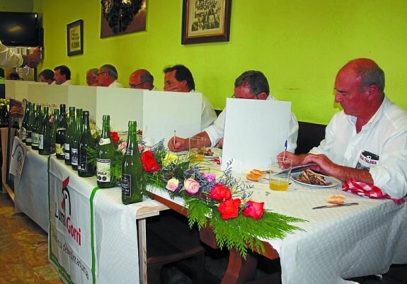 Miembros del jurado de Kizkia taldea durante el concurso. 