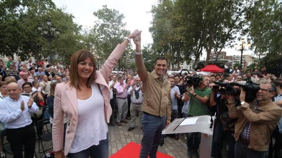 Mendia y Sánchez, en la Bilbao durante la pasada campaña electoral vasca.