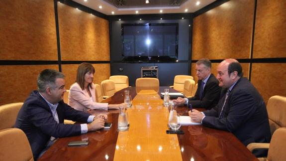 Reunión de Miguel Ángel Morales e Idoia Mendia con Iñigo Urkullu y Andoni Ortuzar en Sabin Etxea.