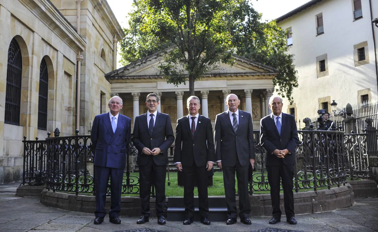 Los cinco lehendakaris homenajean juntos al primer Gobierno Vasco de Agirre