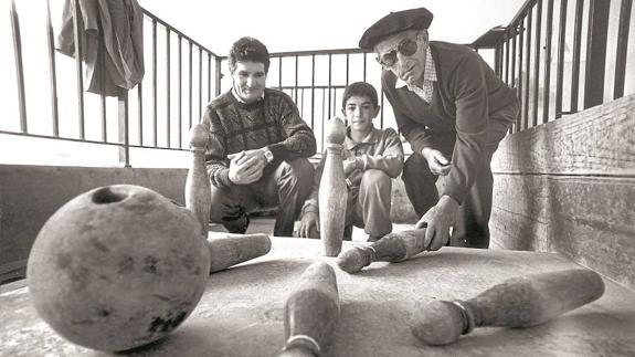 Jose Angel Belauntzaran, Jokin Kizeaga eta Manuen Matxain 1990ean.