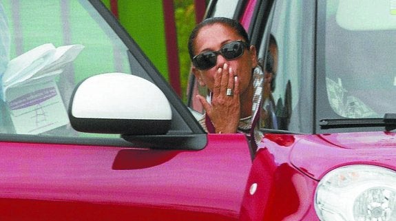 La tonadillera, abandonando la prisión el pasado dos de marzo. Desde entonces ha disfrutado de libertad condicional. 