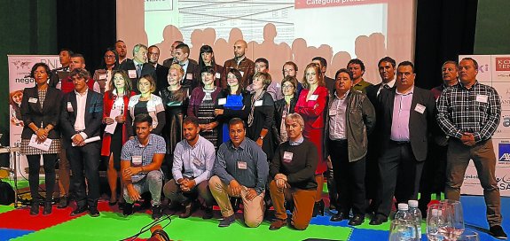 Componentes del grupo iniciador de la plataforma de colaboración empresarial BNI que atrajo a varios cientos de empresarios al frontón Astelena.