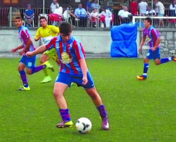 Los juveniles lo dieron todo y sacaron adelante el partido. 