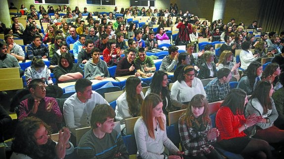 La entrega de los premios STARTinnova a los proyectos más destacados del año pasado suscitó mucha expectación. En la imagen, algunos de los asistentes.