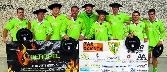 Equipo del Beti Gazte que se caló las txapelas del campeonato navarro. 