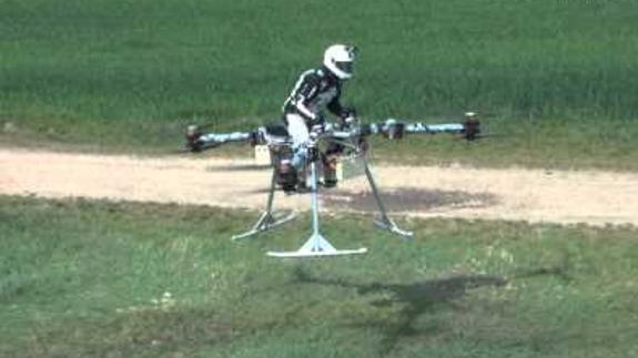 Subidos en la 'moto dron' más espectacular del mundo