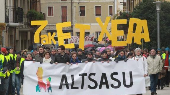 Una manifestación rechaza en Alsasua la imagen del pueblo tras agresiones