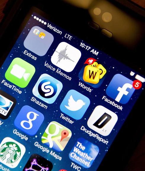 Descargar fotos provenientes de enlaces sospechosos de Facebook puede ser peligroso.