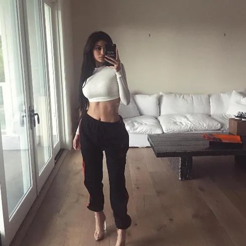 Kylie Jenner, «con mi chándal y mis tacones arreglá pero informal». 