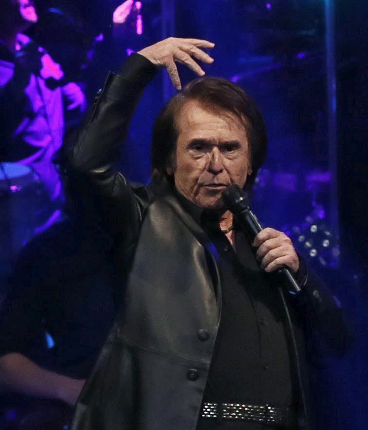 Raphael cerrará la gira 'Loco por cantar' en el Kursaal de San Sebastián. 