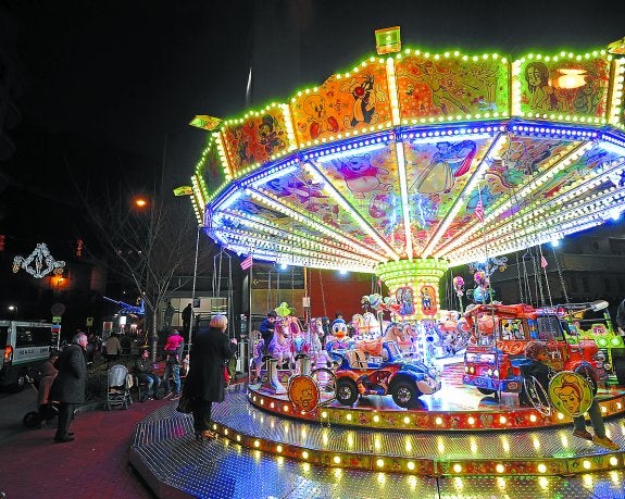 El carrusel está abierto junto al ambulatorio.