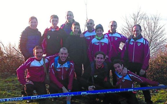 Cross. Imagen de algunos de los atletas de Urretxu- Zumarraga que participaron en Eibar. 