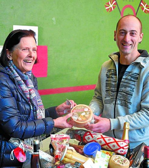 Marcelo, Abdreahim, Reda, Mohamed, Iñaki, Adam eta Anartz pinmtxoekin laguntzen. 