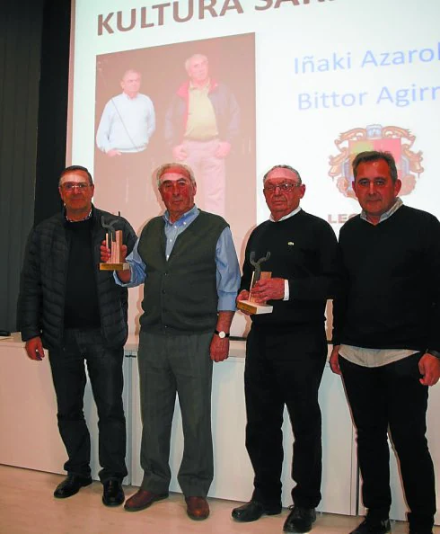 Entrega del premio a Bittor Agirre e Iñaki Azarola.