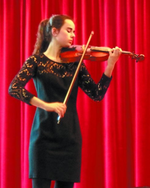 Ainhoa Garayar. Lleva estudiando violín desde los 5-6 años.