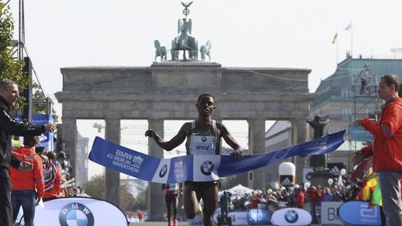 El circuito del maratón de Berlín es el más propicio para batir el récord. 