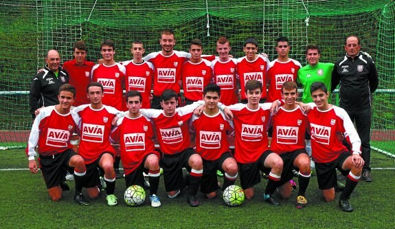 Plantilla del Primera Juvenil B del Urki entrenado por Fernando Valle y José Luis Arratibel. 