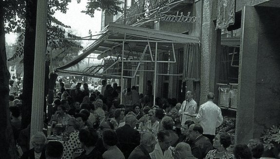 La siempre llena terraza del Gaviria.