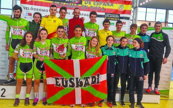 Ekhiñe eta Ekain Euskadiko selekzioarekin, Madrilen. 