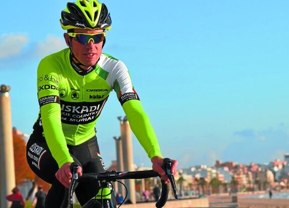 Garikoitz Bravo atraviesa un buen momento de forma. El lazkaotarra ya está en Benalmádena preparando la Vuelta a Andalucía.