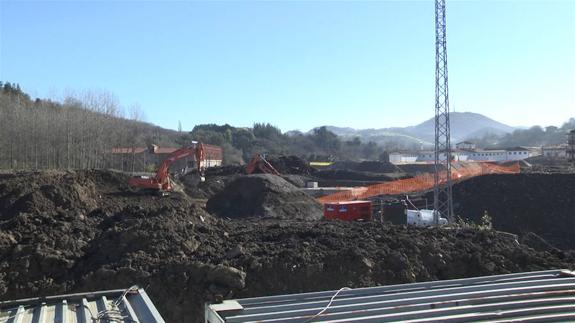 Movimientos de tierra en Txomin Enea