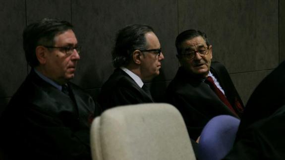 Tercera sesión del juicio por el Caso Kutxabank, contra Mario Fernández, Mikel Cabieces y Rafael Alcorta. / Manu Cecilio