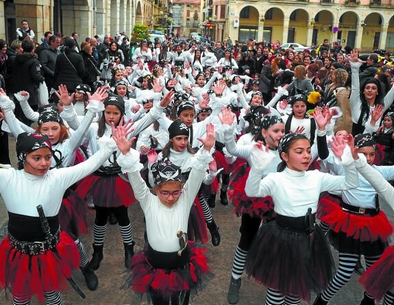 Desfile. Alumnas de danza de la escuela de música, en la actuación del año pasado. 