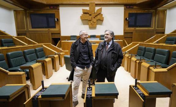Loldi y Eguigurenen en el Parlamento Vasco.