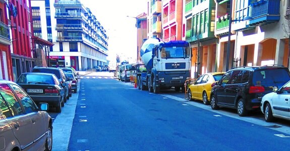 El 75% del aparcamiento está destinado a los residentes y el 25% como aparcamiento libre. 