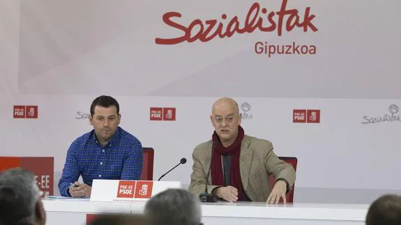 Odón Elorza, en la rueda de prensa de este lunes en San Sebastián