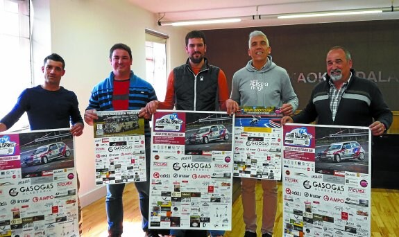 La presentación del rallysprint se llevó a cabo en el salón de plenos del ayuntamiento lazkaotarra. 