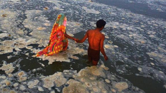 Bikote bat, Ganges ibaiko ur kutsatuetan. 