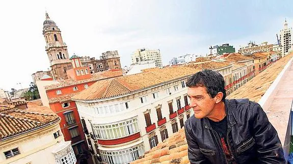 Antonio Banderas recuperado regresa a su Málaga natal