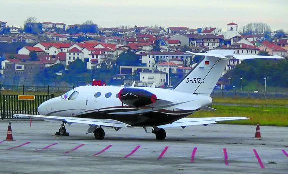 Un jet privado en el aeropuerto de Hondarribia.