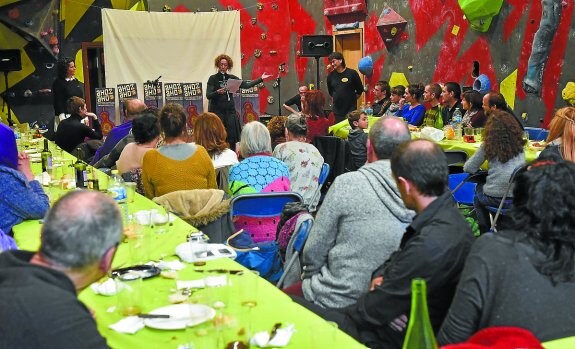 Clausura del festival 'Ahoz Ahoz' con una comida y entrega de premios en el Oargi. 