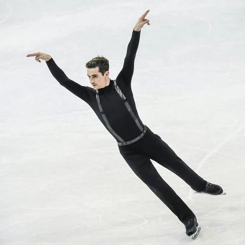 El español Javier Fernández compite en el programa corto masculino de los Campeonatos del mundo de patinaje artístico en Helsinki (Finlandia). 