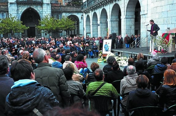 EMOTIVA DESPEDIDA A HASIER ETXEBERRIA El Diario Vasco