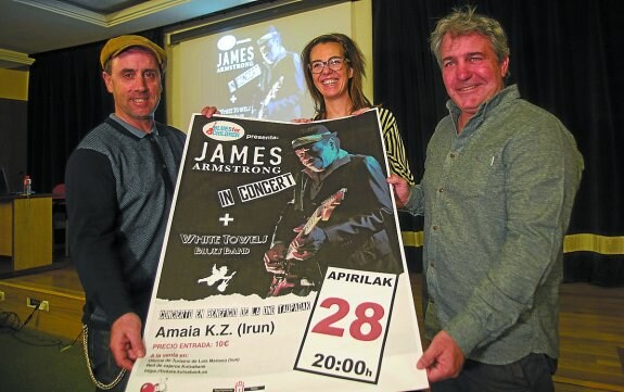 Blues solidario. Carlos Malles, Juncal Eizaguirre y Fernando de la Hera presentaron el concierto.