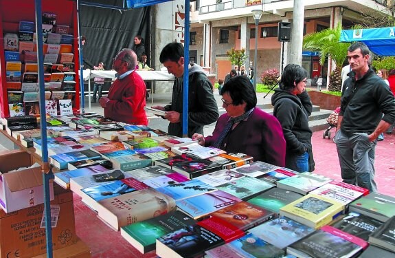 Mercadillo. Se celebrará el día 22 en la plaza Kalebarren-Areizaga.