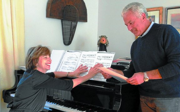 Esther Barandiaran y Javier Sistiaga ofrecerán el recital dedicado a mujeres poetas. 