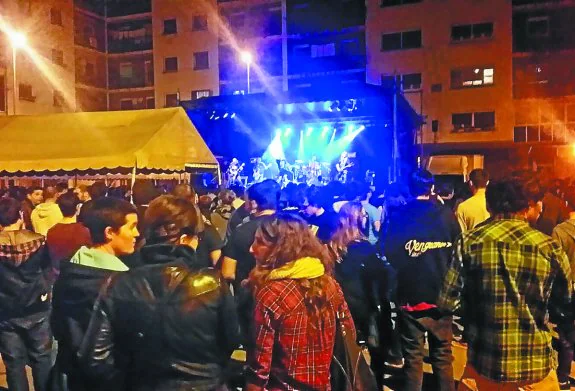 Concierto. El sábado y el domingo habrá sendos conciertos de rock en la Gudarien plaza. 