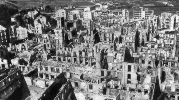 Aspecto de Gernika tras ser bombardeada por la Legión Cóndor. 