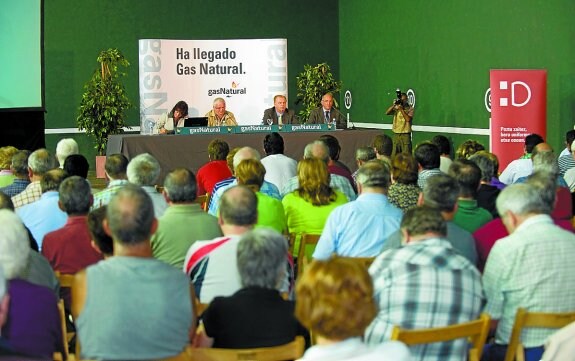 Una de las reuniones informativas de Gas Natural en la comarca. 