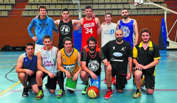 Ganbara. Los sénior, el viernes pasado en Allurralde, en el entrenamiento para el play off. 